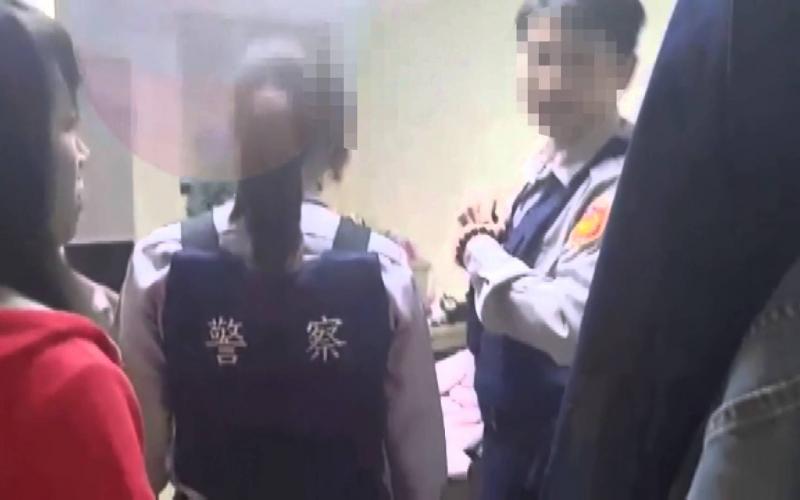 Embedded thumbnail for 人夫慣性出軌拈花惹草，消防猛男精力充沛情挑多女