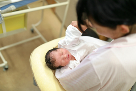 如何照顧嬰兒：新手父母的完整指南