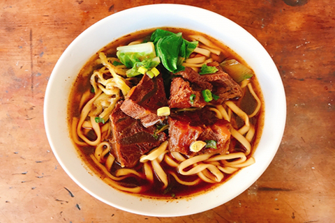 探索台灣美食文化的瑰寶——牛肉麵的歷史、風味與魅力