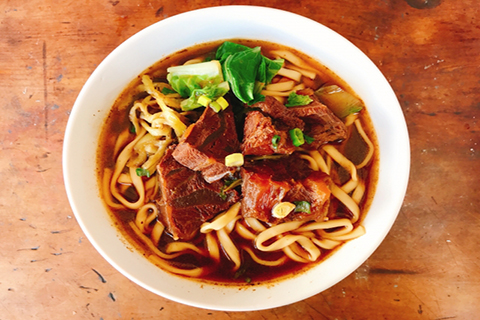 探索台灣美食文化的瑰寶——牛肉麵的歷史、風味與魅力